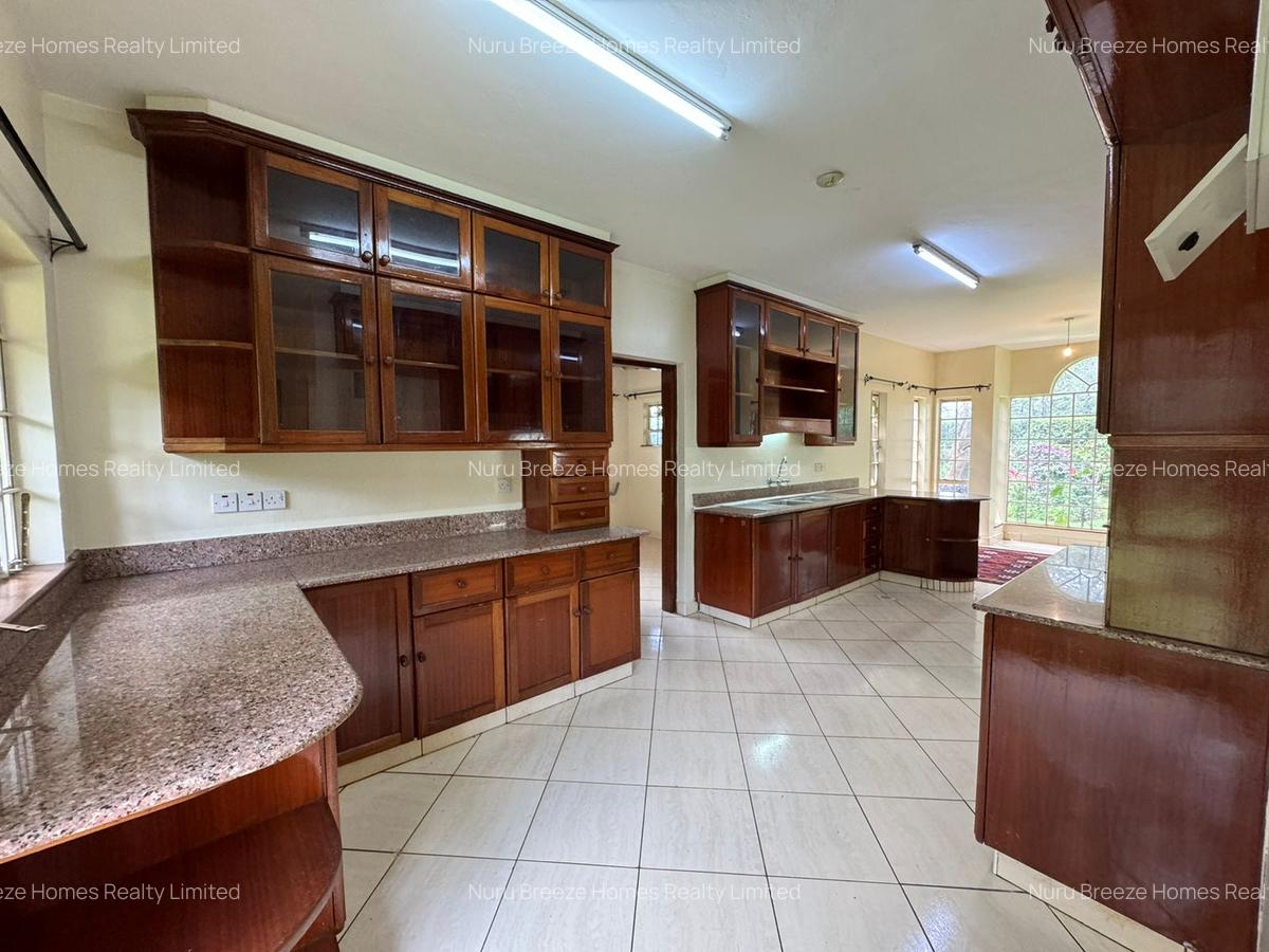 5 Bed Townhouse with En Suite in Rosslyn - 3