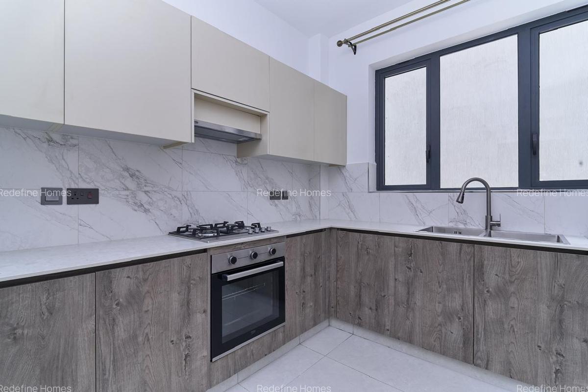 3 Bed Apartment with En Suite in Brookside - 5