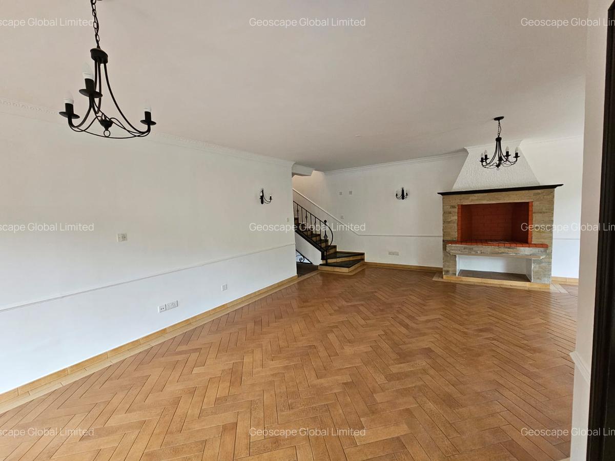 4 Bed Townhouse with En Suite in Kyuna - 2