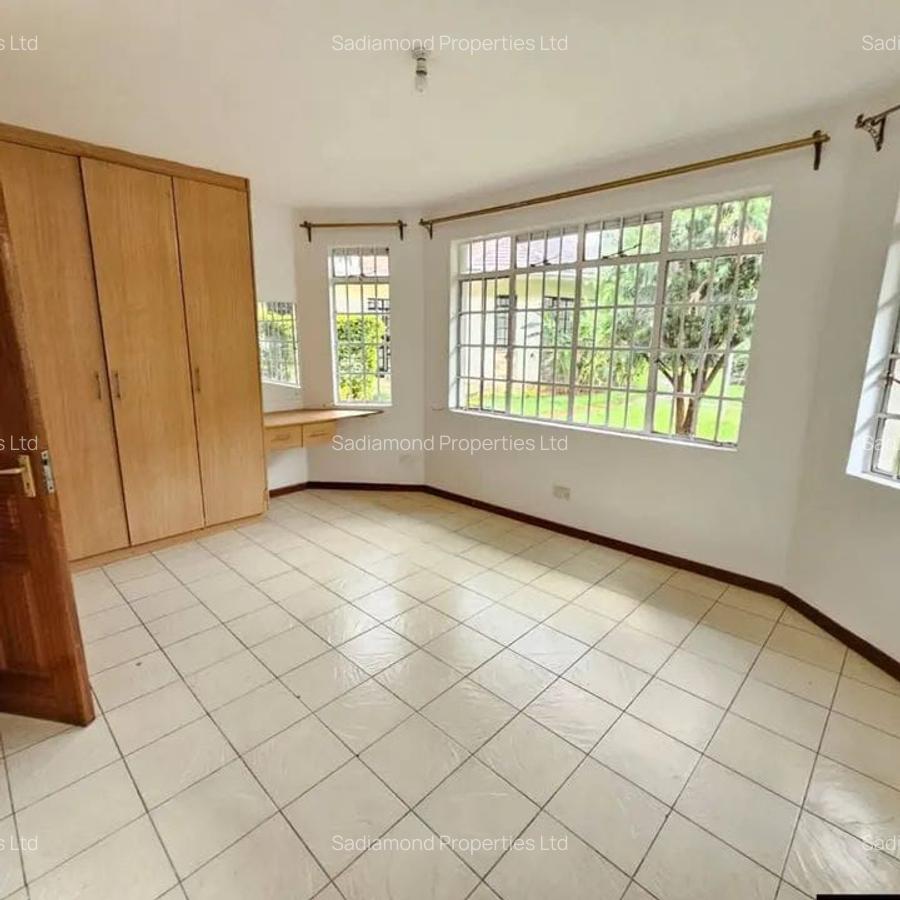 4 Bed Townhouse with En Suite in Spring Valley - 2