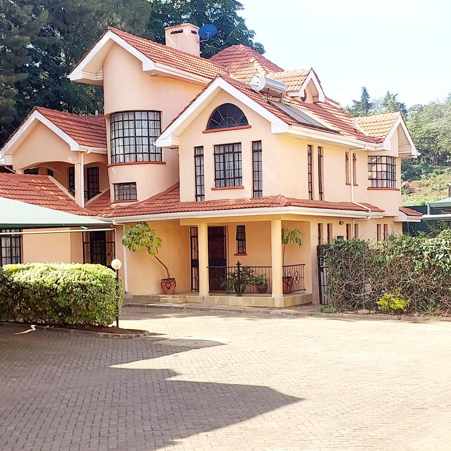 5 Bed Villa with En Suite at Lavington - 1