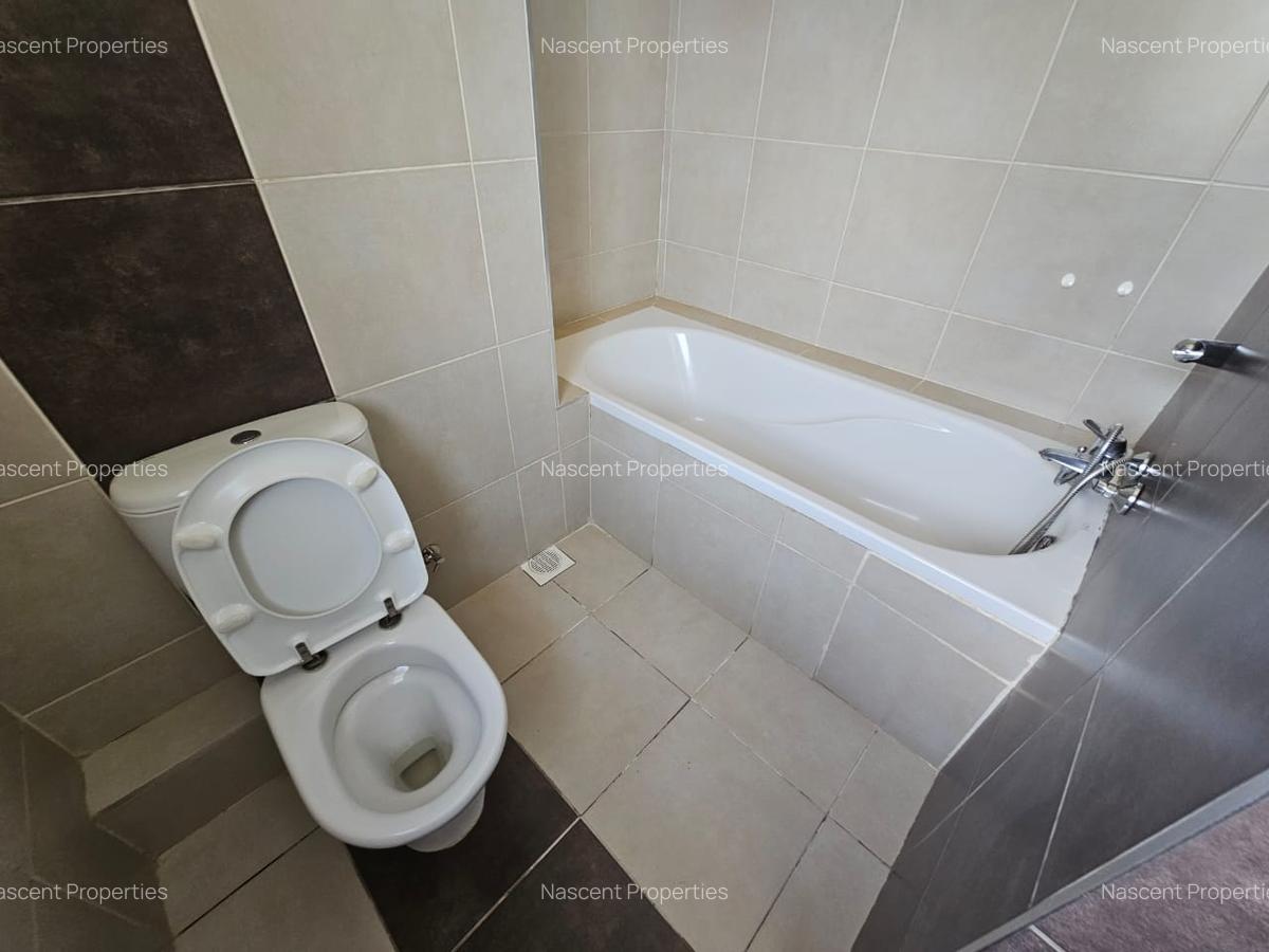 4 Bed Villa with En Suite in Ridgeways - 6