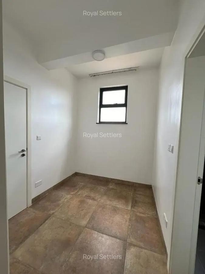 4 Bed Apartment with En Suite at Riverside Drive - 13