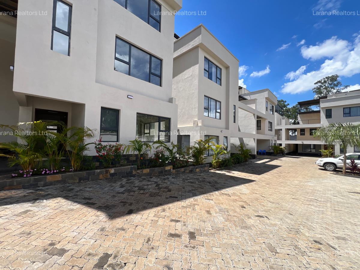 5 Bed Townhouse with En Suite at Manyani Cl - 20