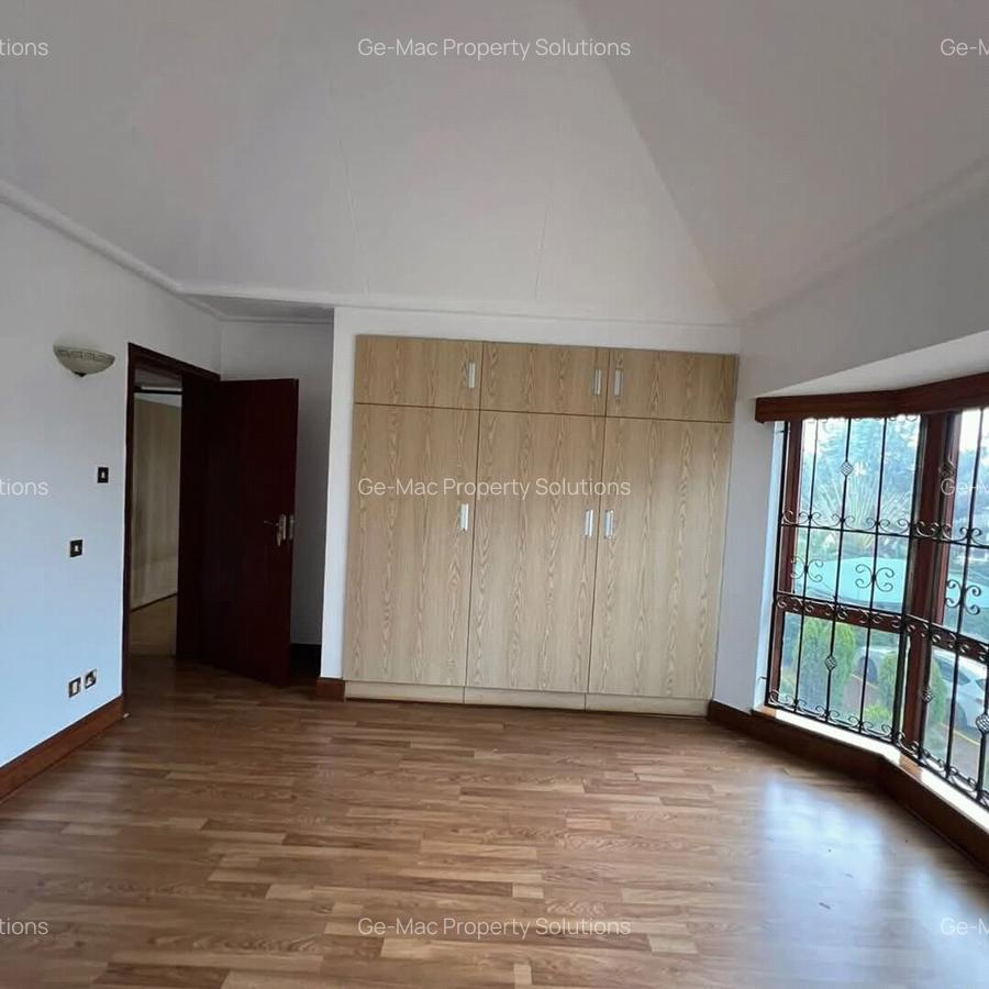 5 Bed House with En Suite in Runda - 11