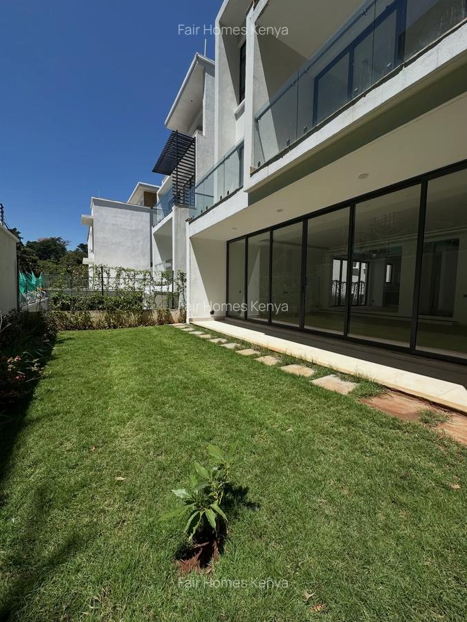 5 Bed Townhouse with En Suite at Lavington Green - 3