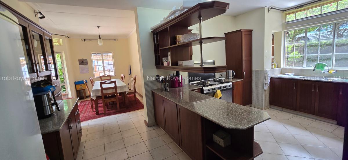 5 Bed House with En Suite at Rossly Park Lone Tree - 17