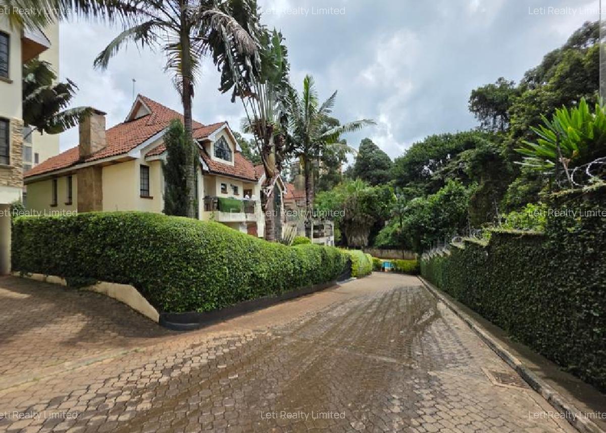 4 Bed Townhouse with En Suite in Riverside - 1