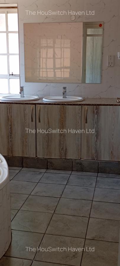 4 Bed Villa with En Suite at Off Un Avenue - 13