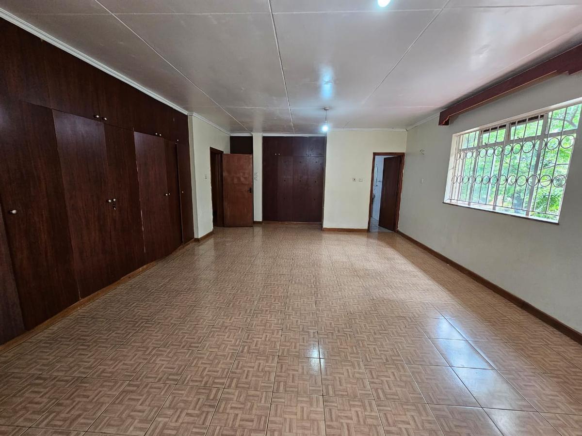 4 Bed Townhouse with En Suite in Lavington - 7