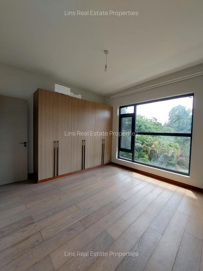 5 Bed Townhouse with En Suite in Lavington - 12