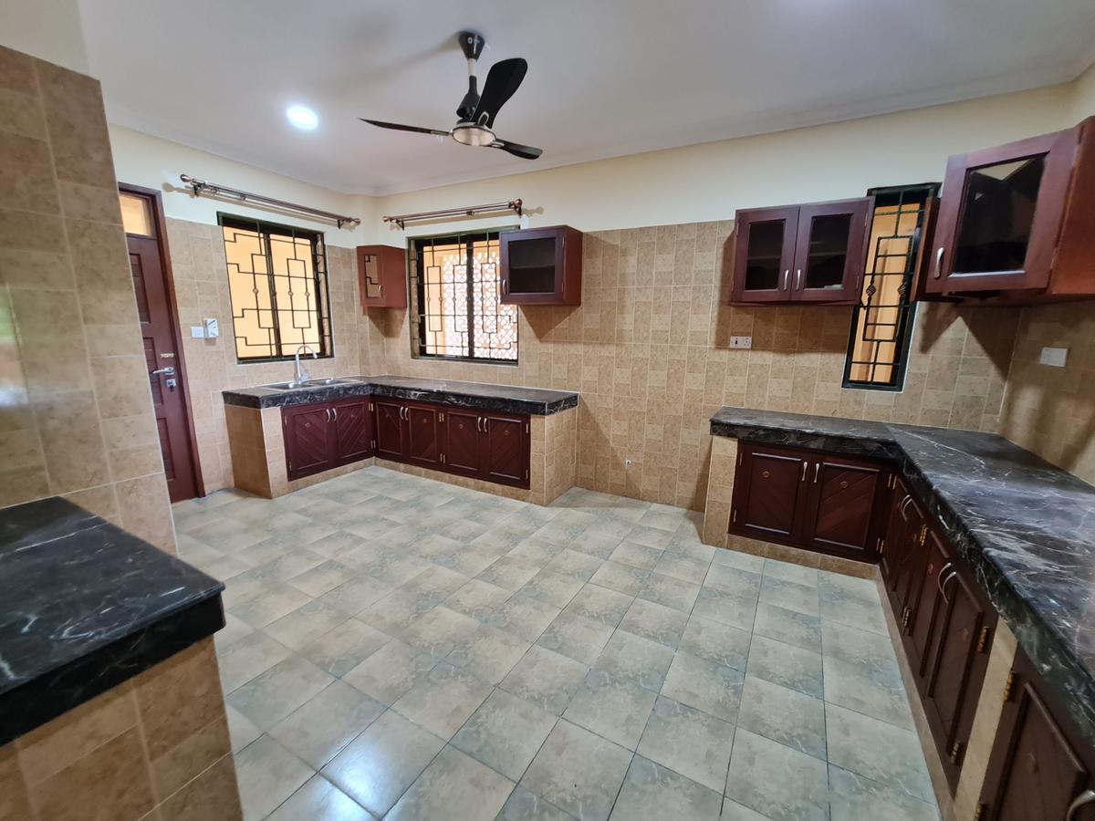 3 Bed Apartment with En Suite in Nyali Area - 14