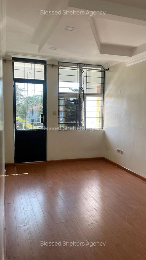 5 Bed Townhouse with En Suite in Ridgeways - 10