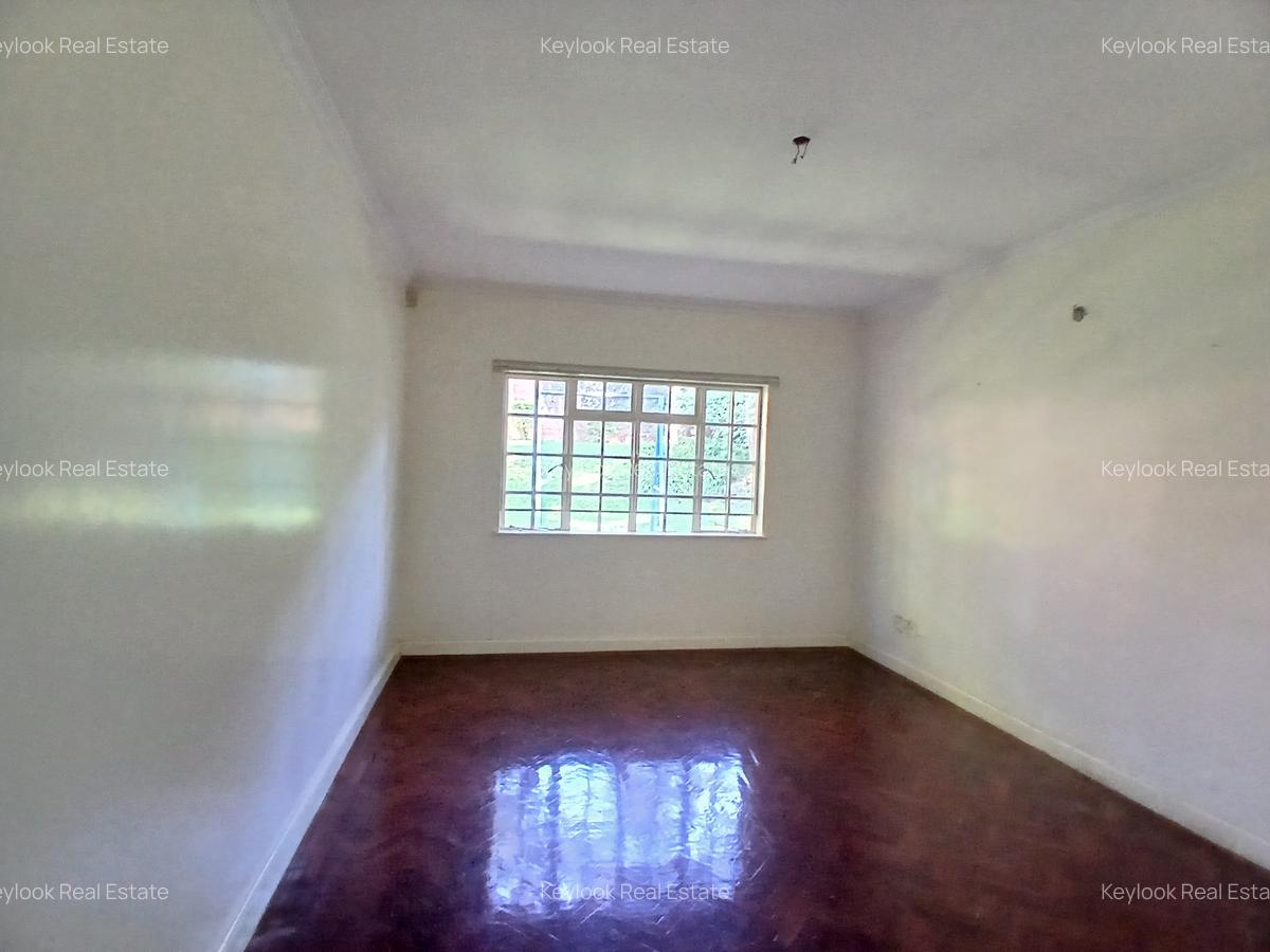 4 Bed House with En Suite at Lavington Green - 10