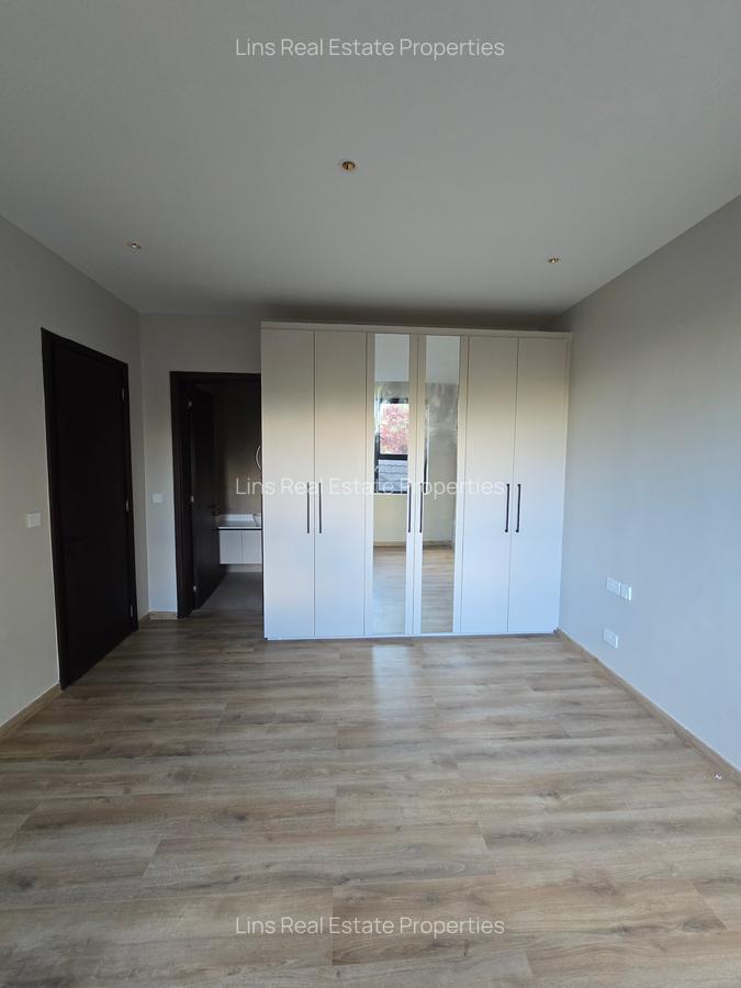 5 Bed Townhouse with En Suite in Lavington - 18