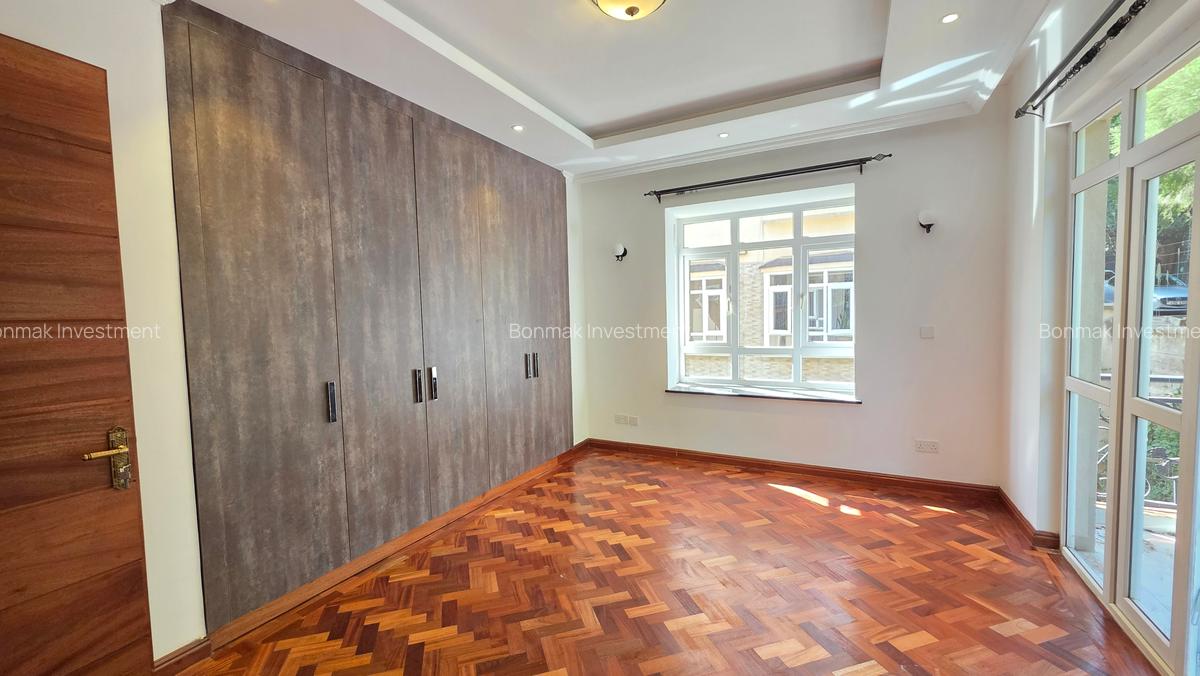 5 Bed Townhouse with En Suite at Chalbi Drive - 20