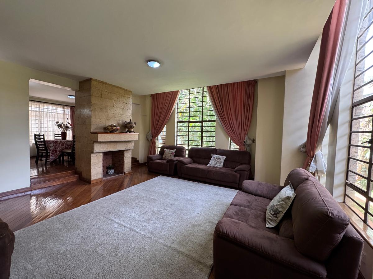 5 Bed Townhouse with En Suite in Lavington - 3