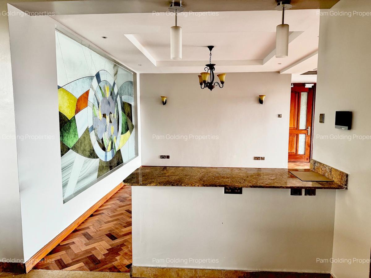 4 Bed Apartment with En Suite in Riverside - 3