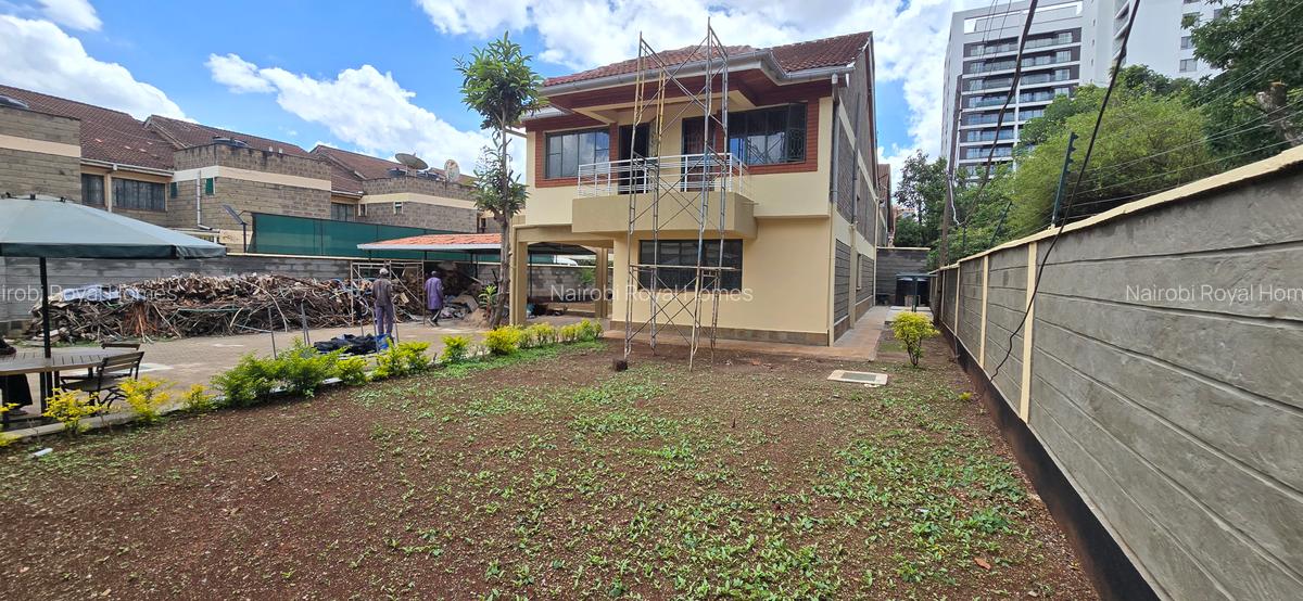 5 Bed Townhouse with En Suite at Lavington Green - 3