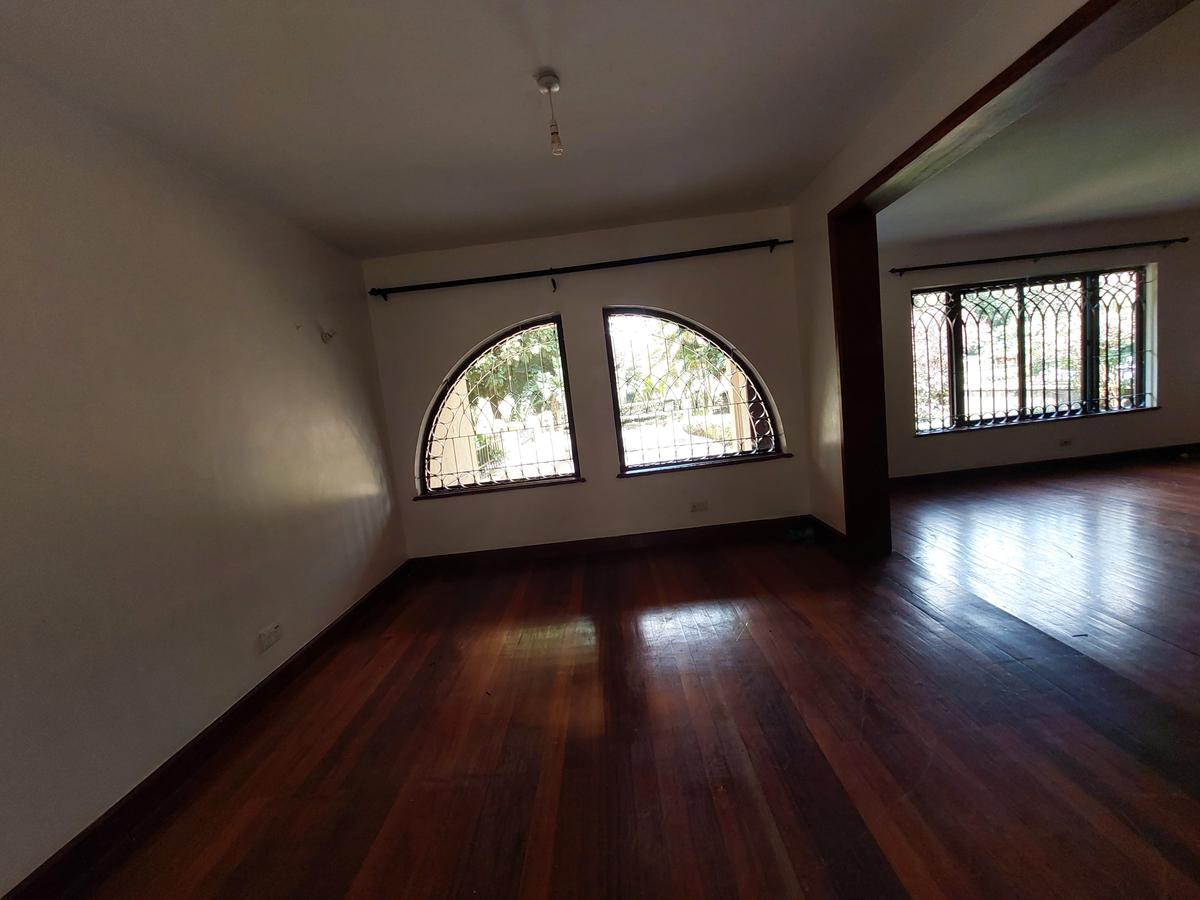 5 Bed Townhouse with En Suite at Lavington - 12