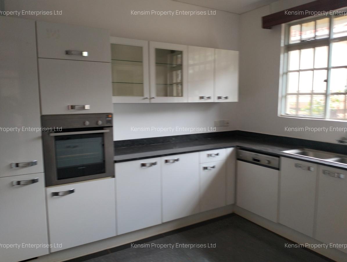 4 Bed Townhouse with En Suite in Nyari - 8