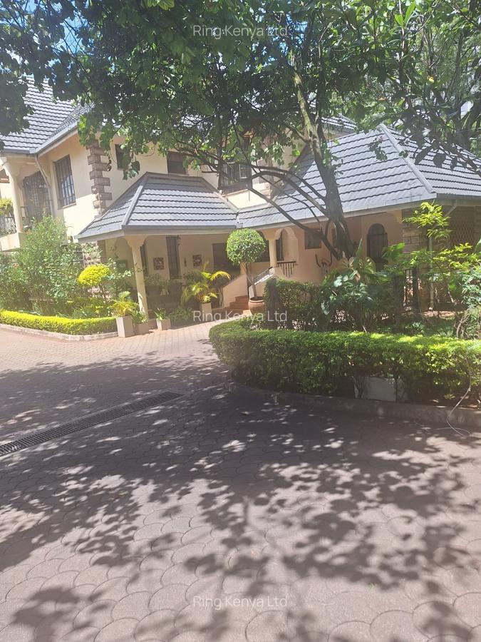 5 Bed Townhouse with En Suite in Lavington - 3