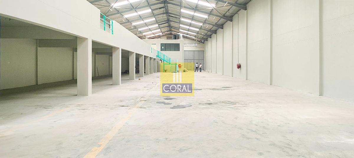 Warehouse with Parking in Industrial Area - 1