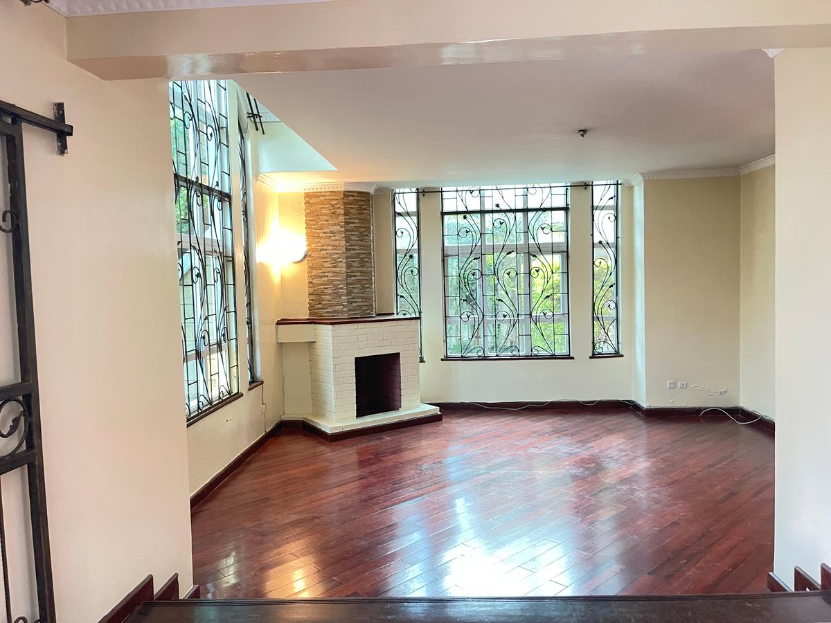 5 Bed Townhouse with En Suite in Lavington - 4