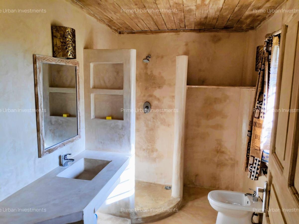6 Bed House with En Suite in Watamu - 8
