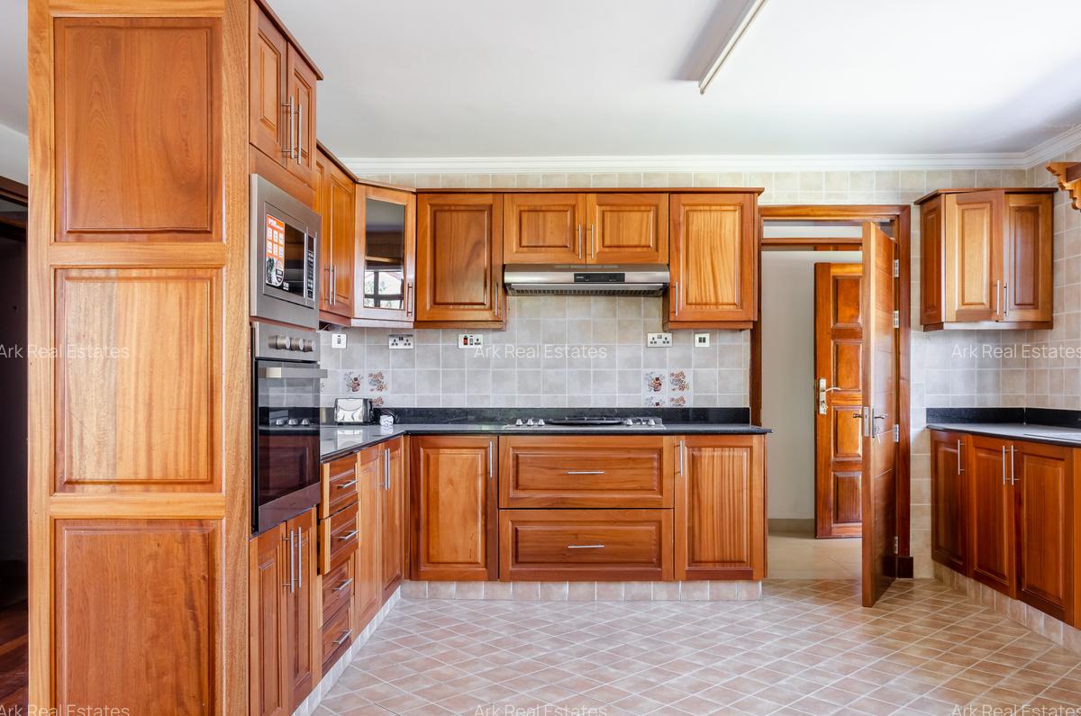 4 Bed Villa with En Suite at Green Park - 5