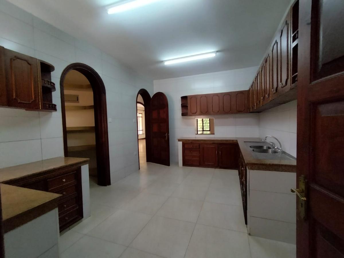 5 Bed Townhouse with En Suite in Westlands Area - 3