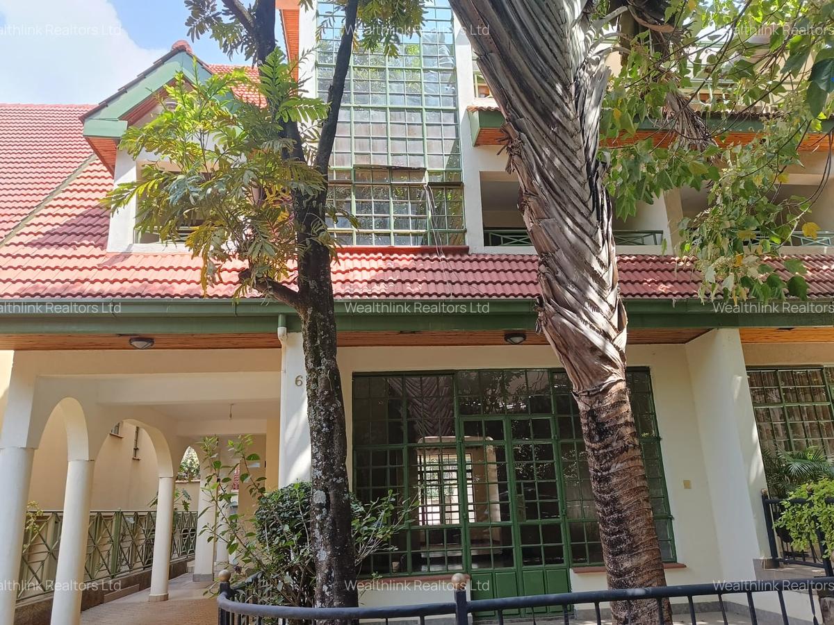 4 Bed Townhouse with En Suite at Lavington - 3