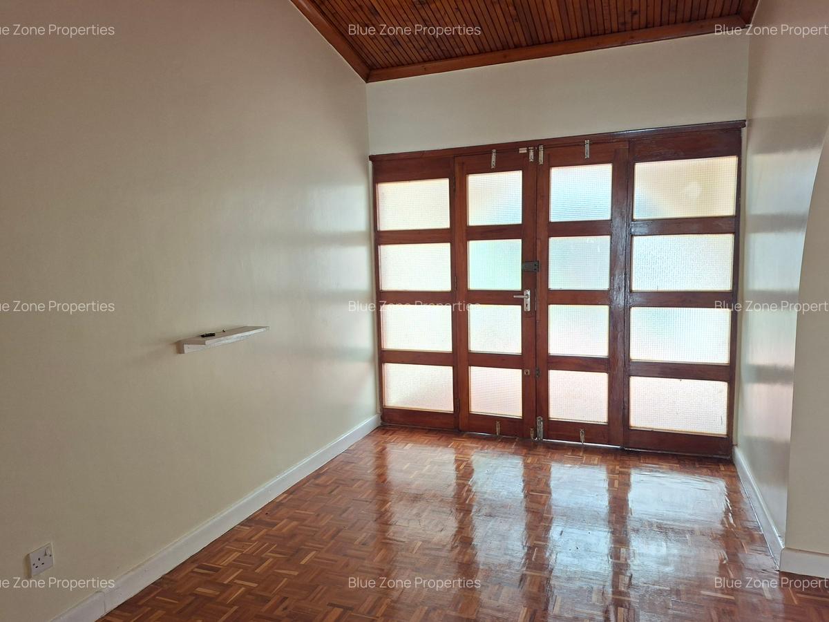 4 Bed House with En Suite at Rosslyn - 9