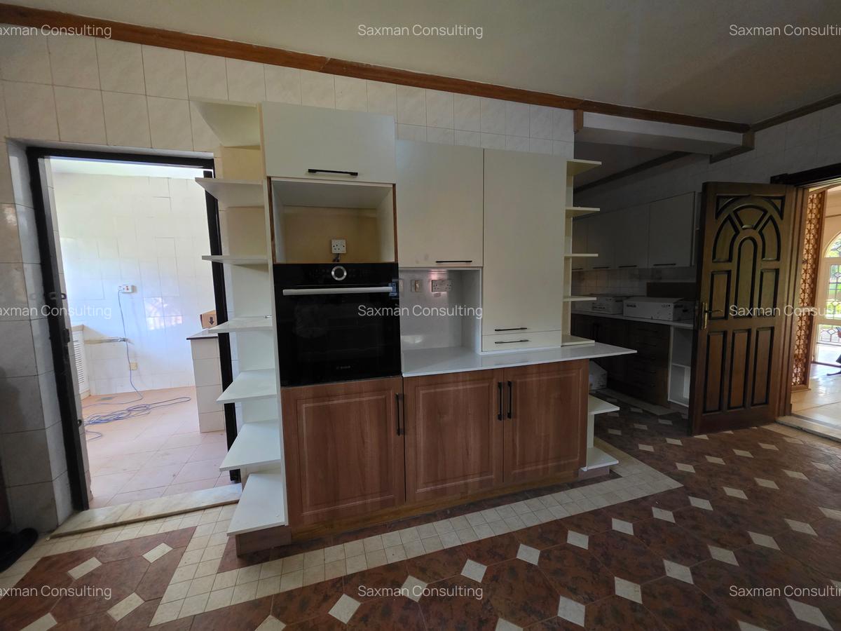 4 Bed House with En Suite in Spring Valley - 6