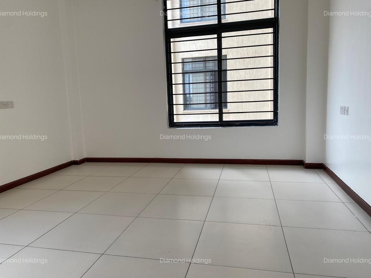 3 Bed Apartment with En Suite at Parklands - 10