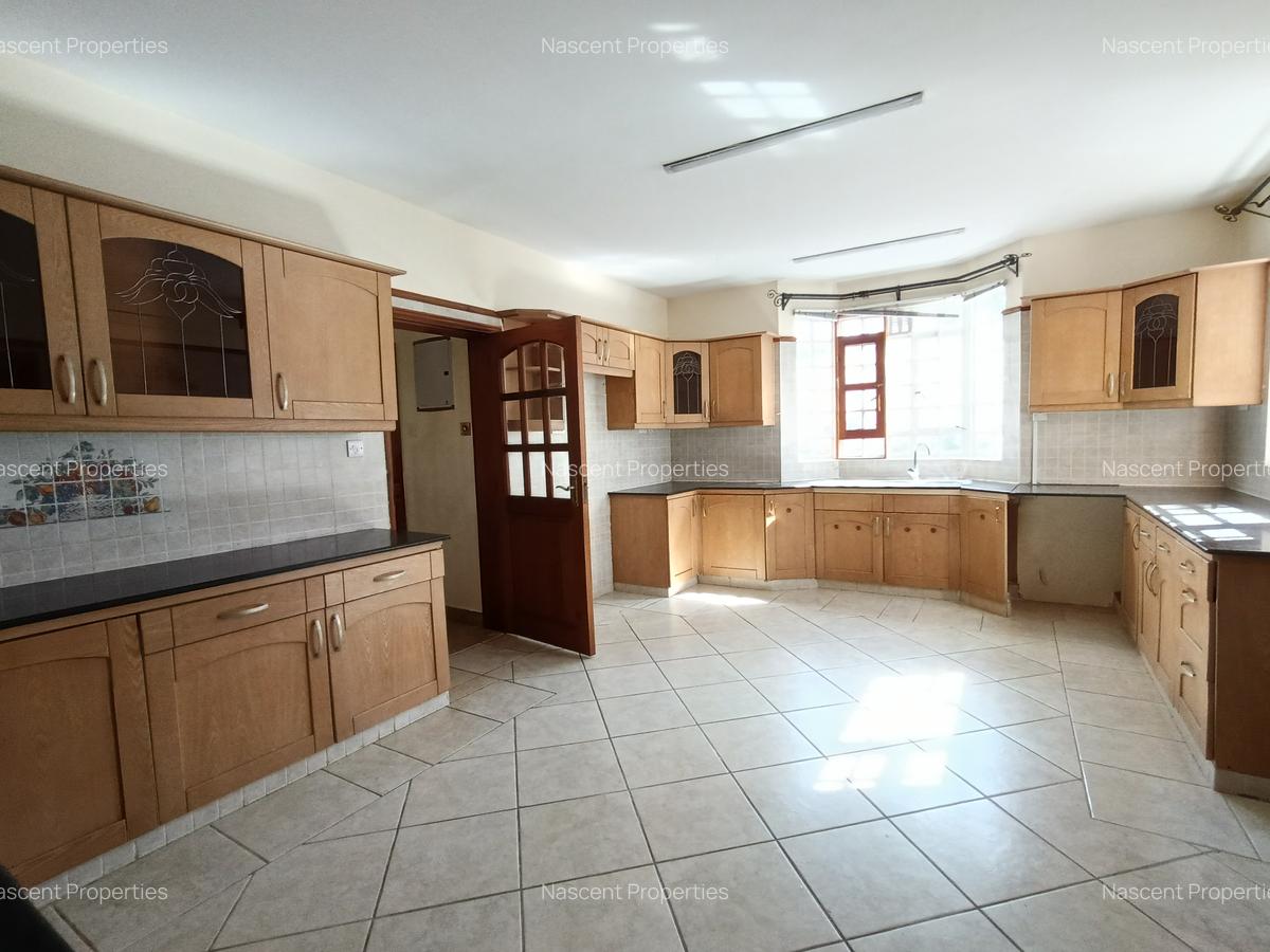 5 Bed House with En Suite in Runda - 8