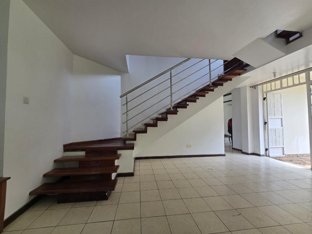 4 Bed House with En Suite in Spring Valley - 12