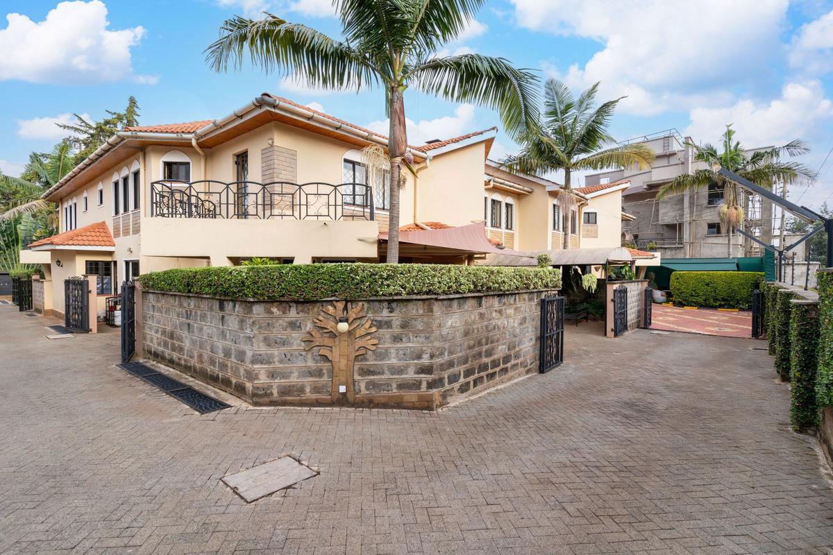 4 Bed Townhouse with En Suite in Lavington - 11