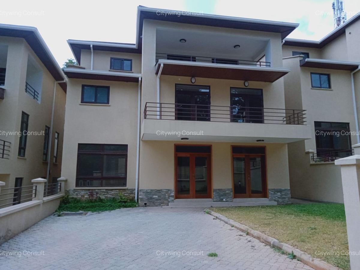 5 Bed Townhouse with En Suite at Lavington - 17