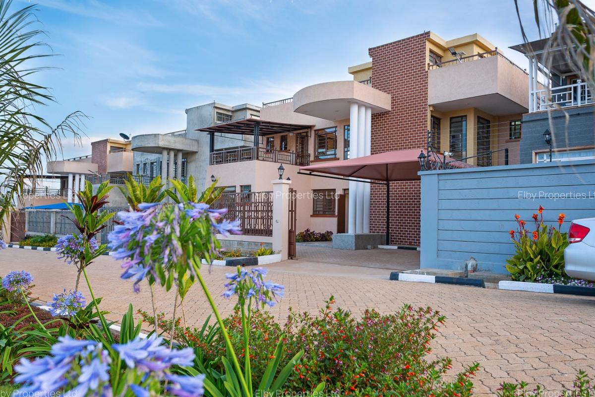4 Bed House with En Suite in Ngong Road - 3