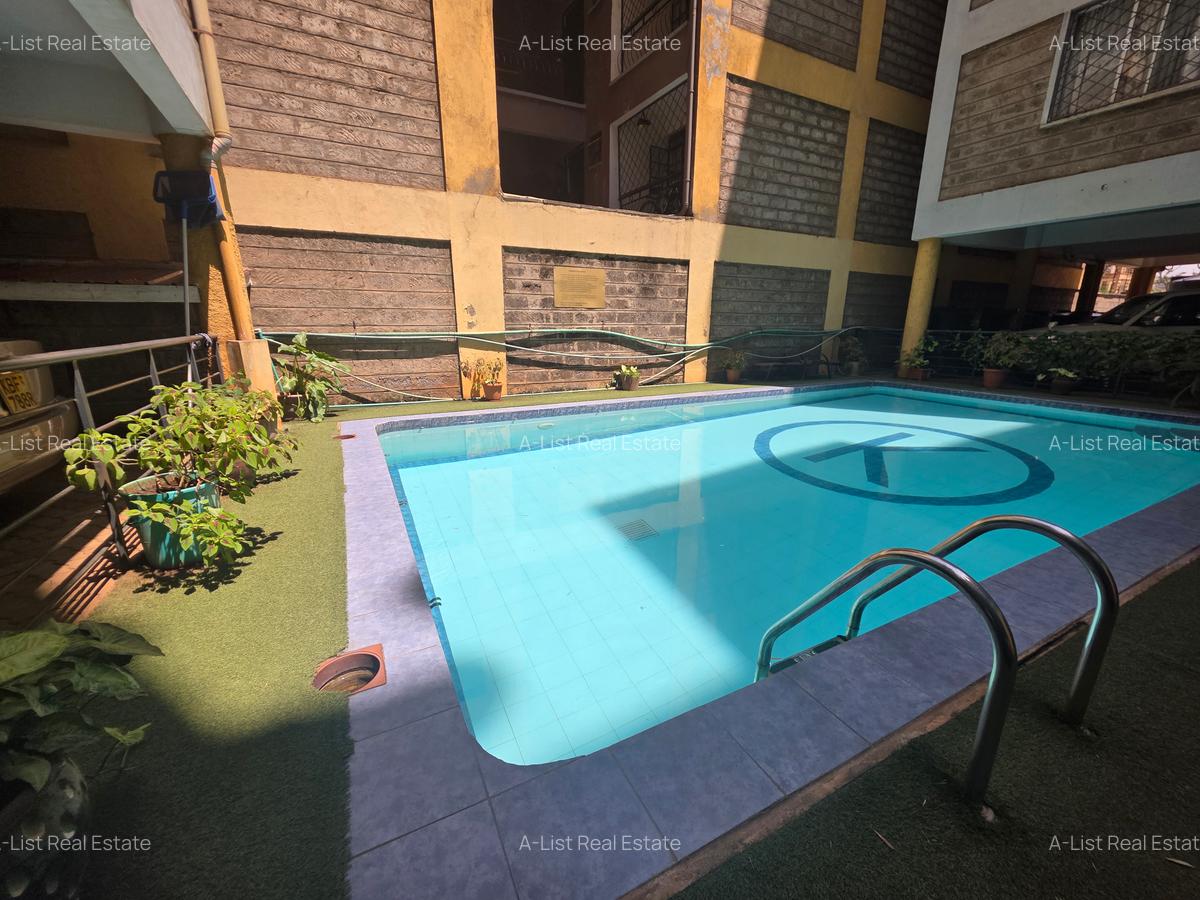 4 Bed Apartment with En Suite at Hendred Avenue - 16