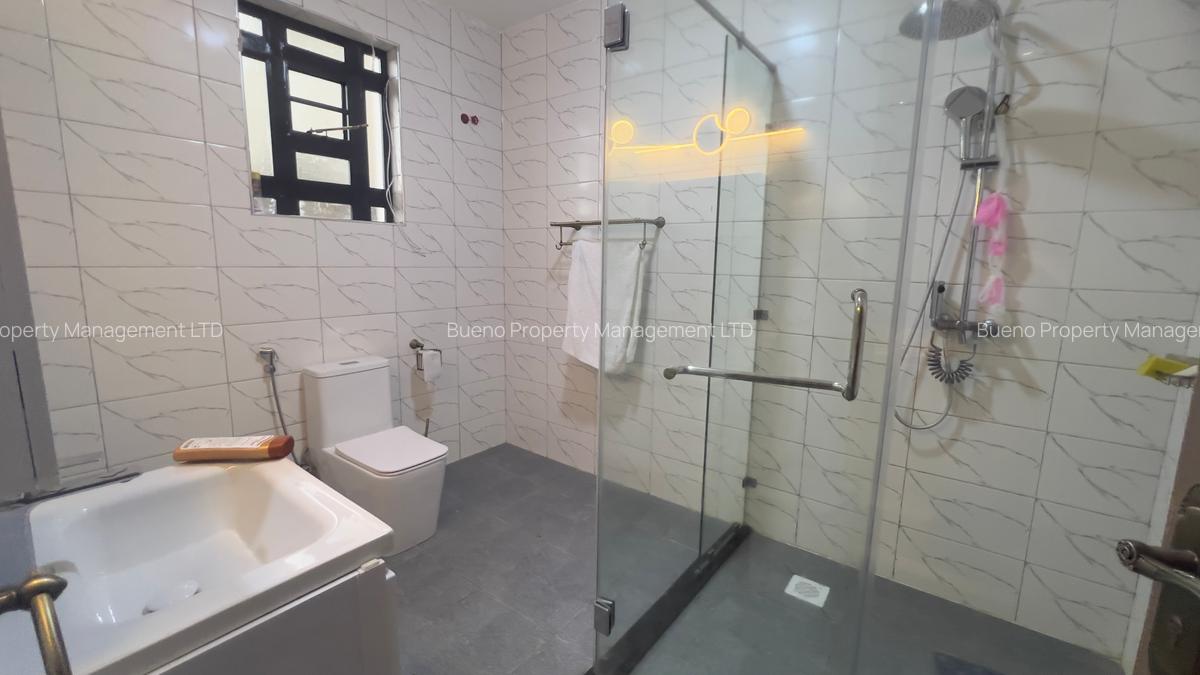5 Bed House with En Suite at Croton Ridge - 14