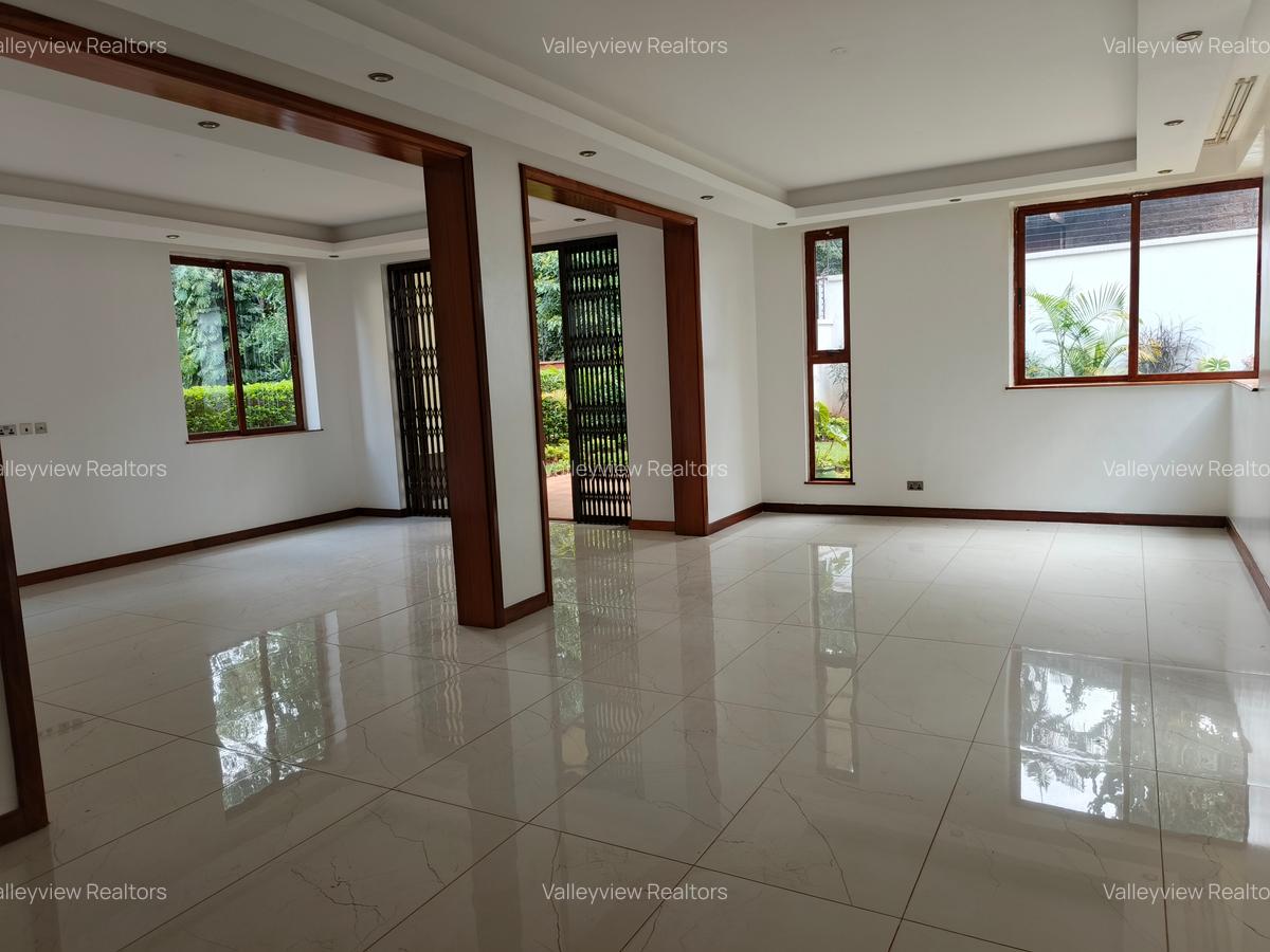 6 Bed Townhouse with En Suite at Lavington - 6