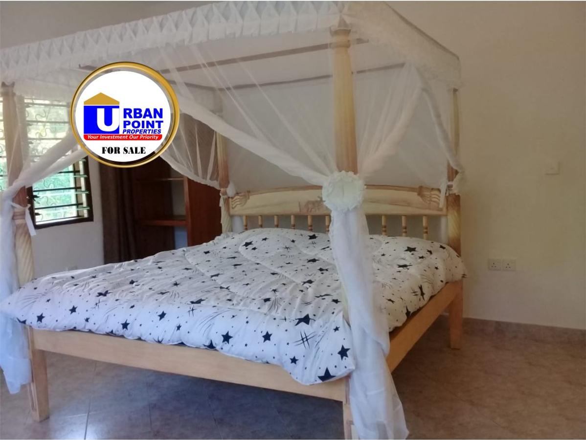 6 Bed House with En Suite in Watamu - 7