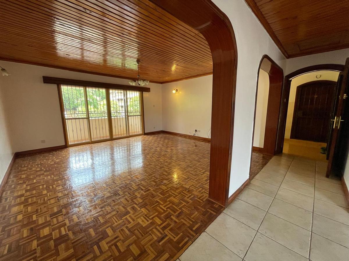 3 Bed Apartment with En Suite in Brookside - 1