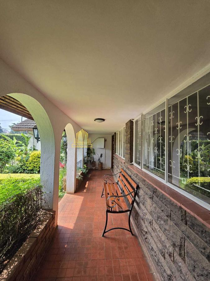 4 Bed House with En Suite in Lavington - 8