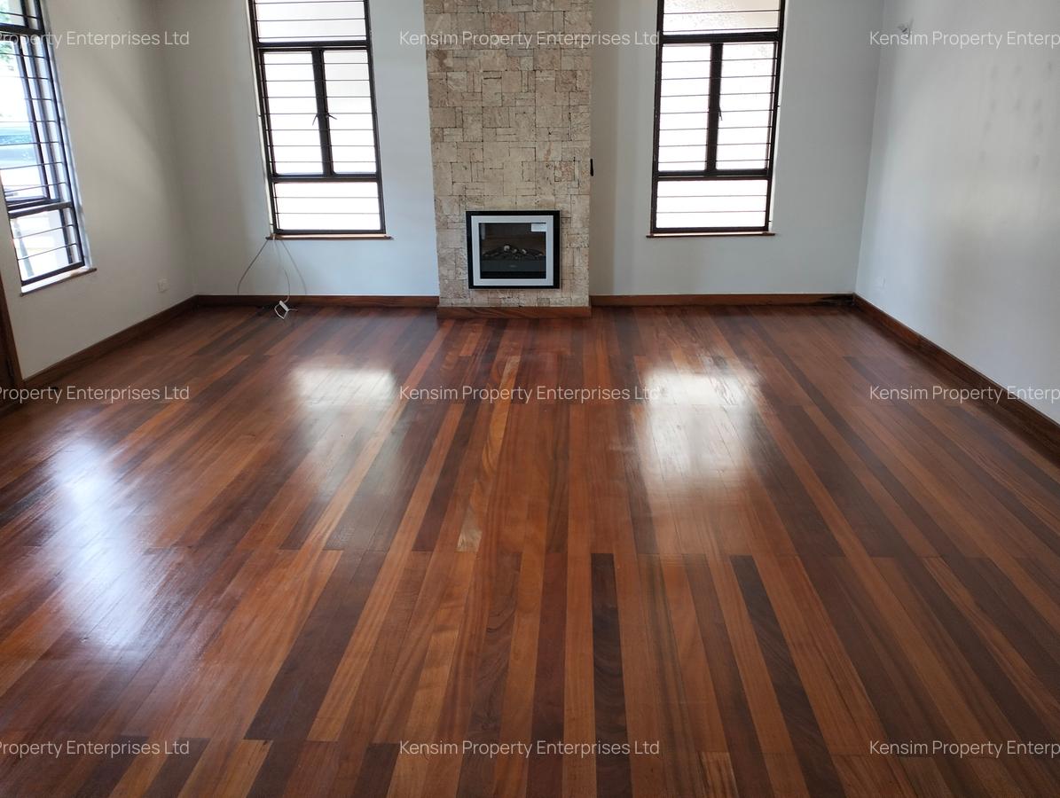 5 Bed Townhouse with En Suite in Lavington - 2