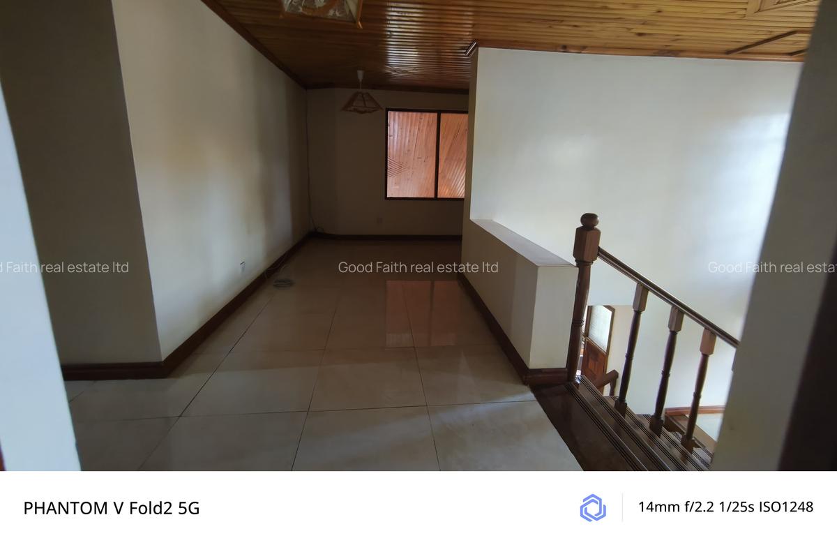 5 Bed House with En Suite in Runda - 11