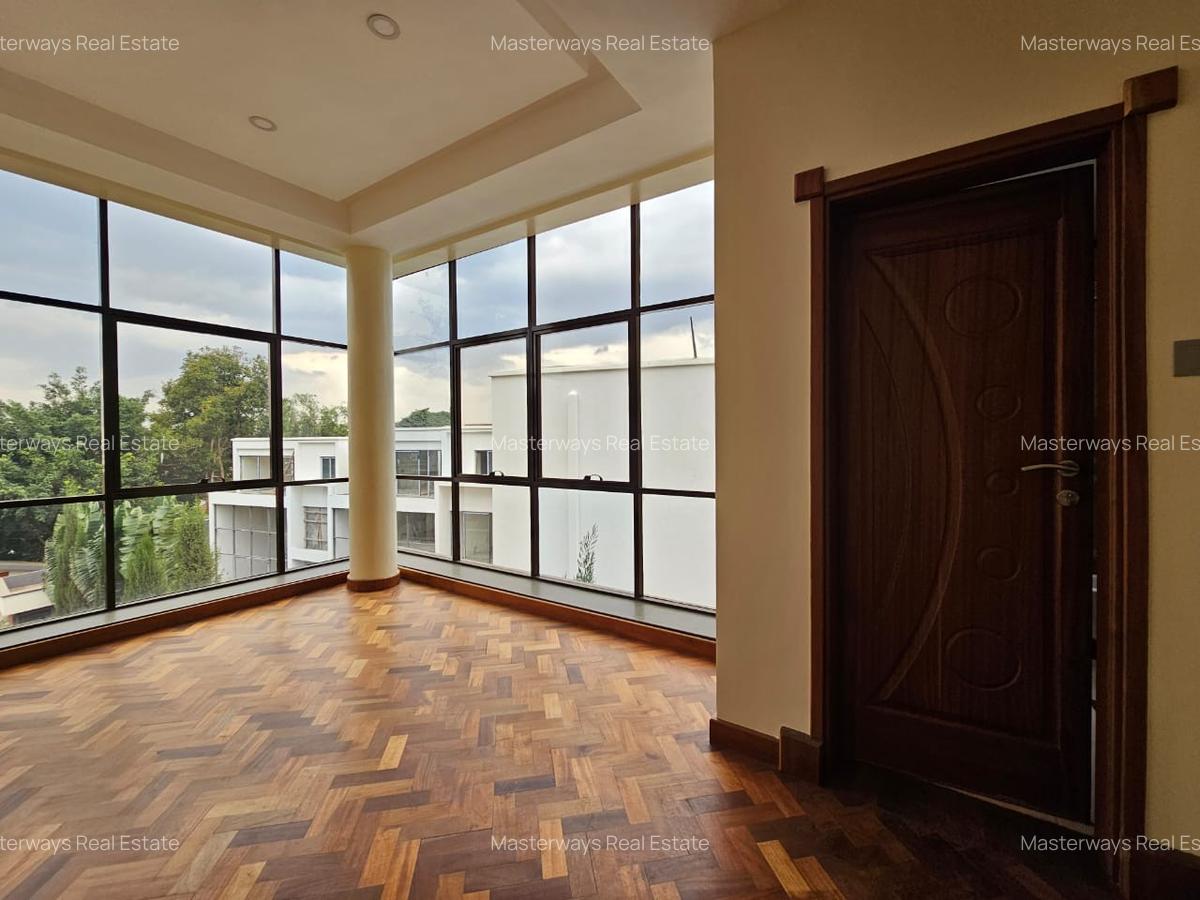 5 Bed Townhouse with En Suite in Lavington - 13