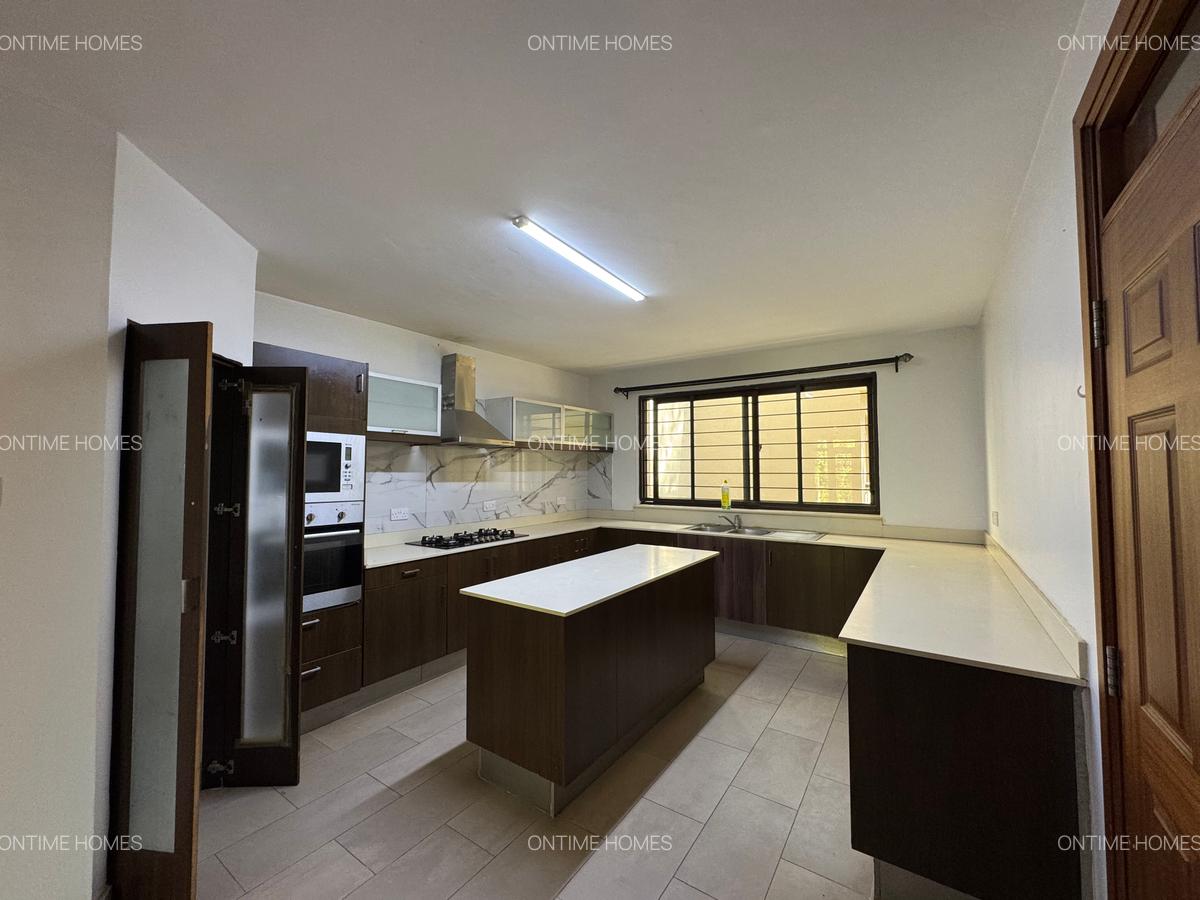 5 Bed Villa with En Suite at Lavington - 3